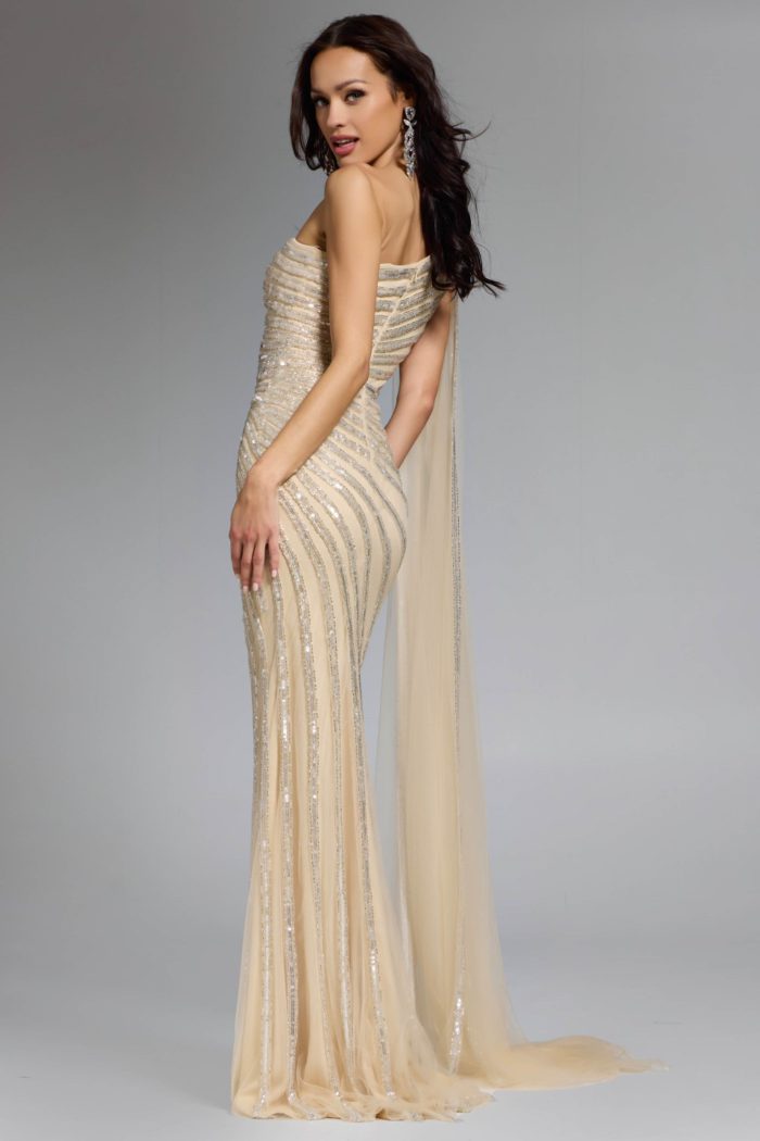 Model wearing Jovani dress 23774.