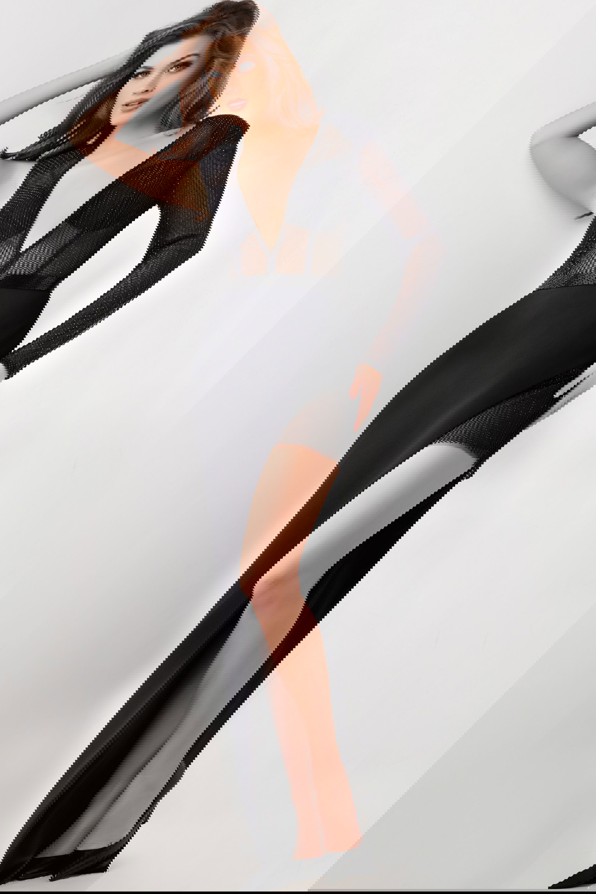 26333-BLACK-12.jpg Model wearing Jovani 26333 black dress with V-neckline and high slit.