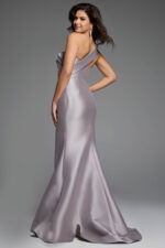 Elegant evening dress in fabric with an asymmetrical neckline