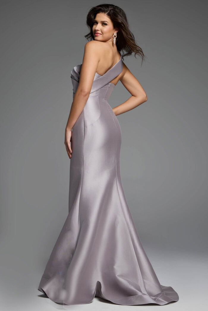 Elegant evening dress in fabric with an asymmetrical neckline