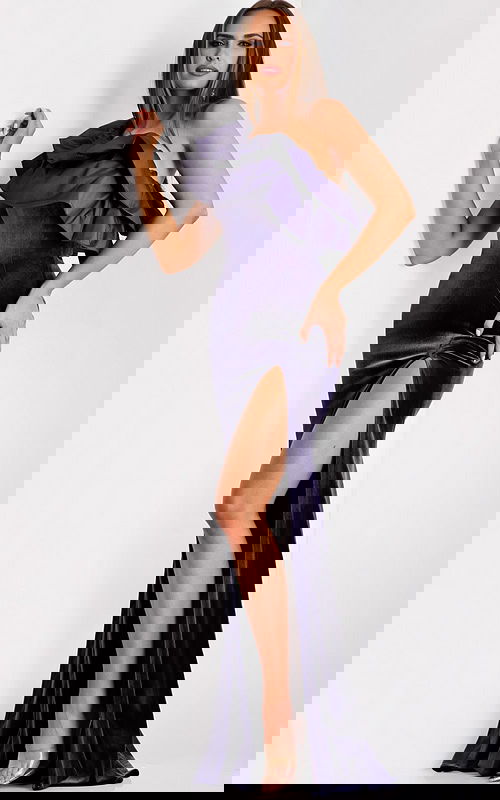 Model wearing Jovani dress 39887-1.