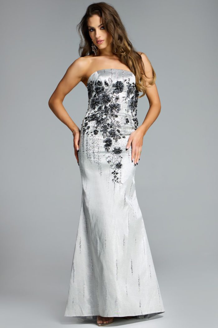 Model wearing Jovani dress 40166.