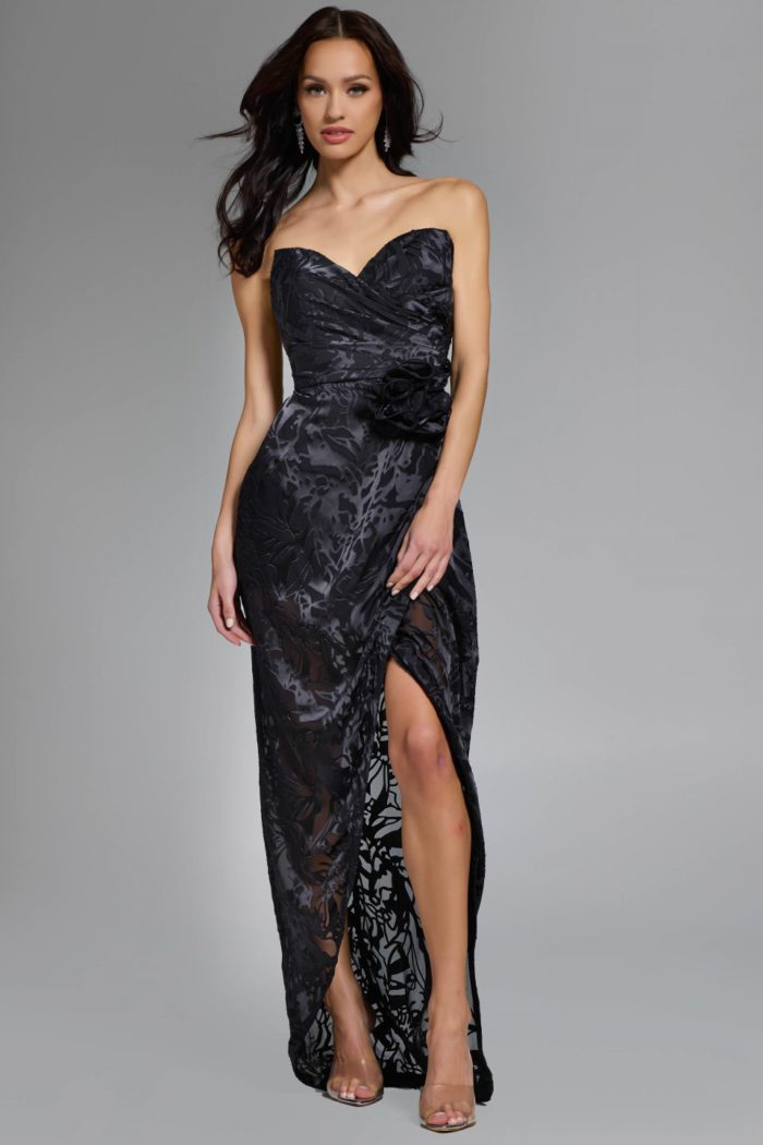 Model wearing Jovani dress 40706.