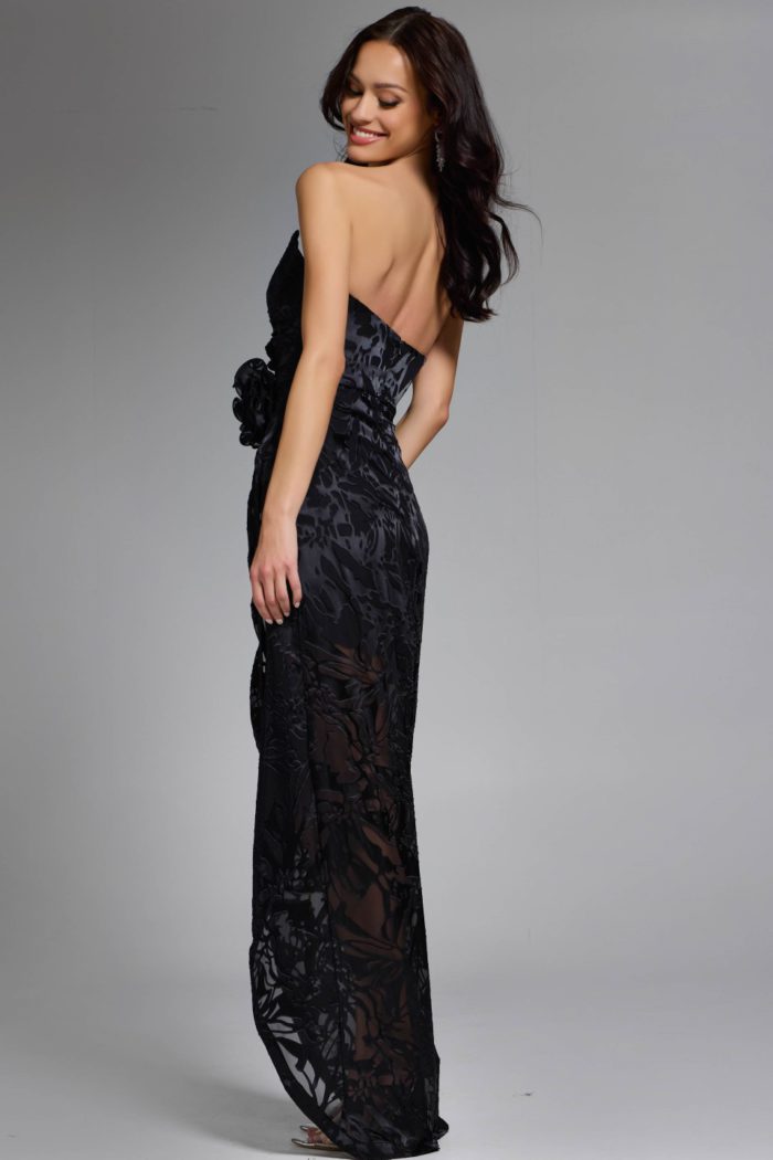 Model wearing Jovani dress 40706.