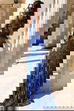 Elegant sleeveless evening dress with shimmering embroidery