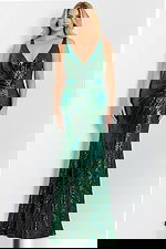 Shimmering Formal Dress with Fitted Silhouette