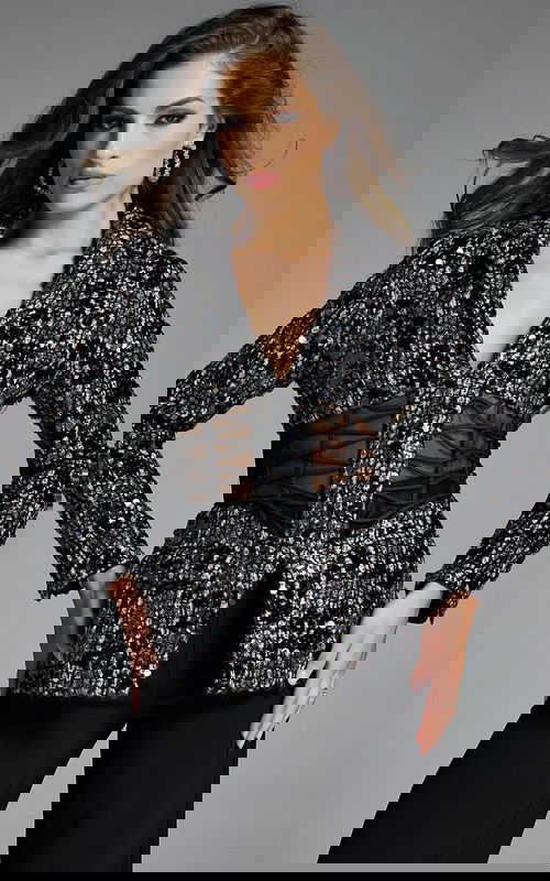 Model wearing Jovani dress 40840.