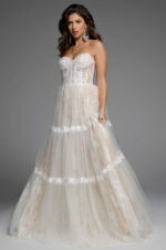 Romantic Layered Tulle Wedding Dress With Sweetheart Neckline