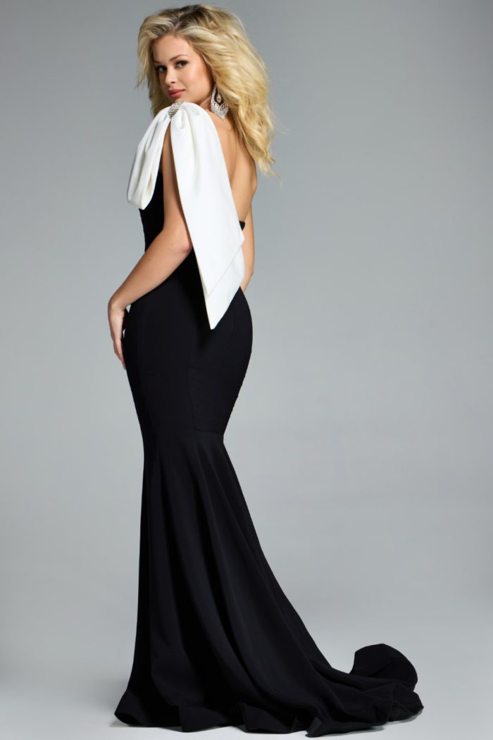 Model wearing Jovani dress 41132.