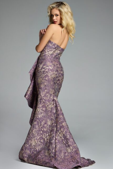 Model wearing Jovani dress 41134.