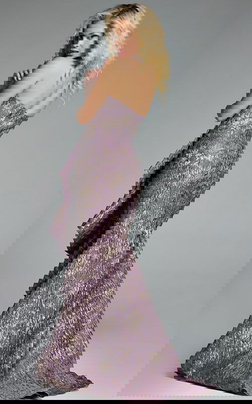 Model wearing Jovani dress 41134.