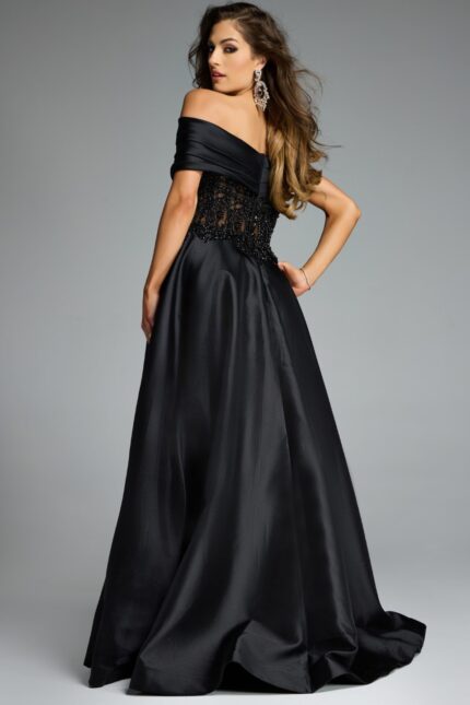 Model wearing Jovani dress 41198.