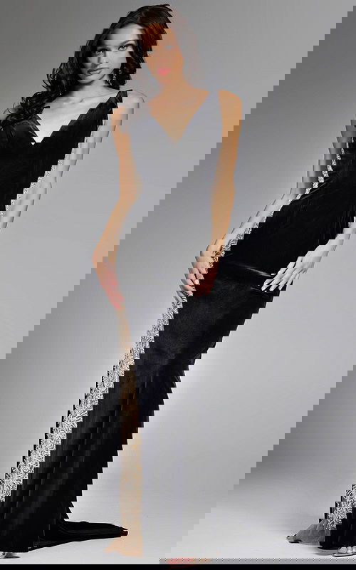 Model wearing Jovani dress 42026.