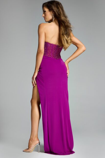 Model wearing Jovani dress 42465.