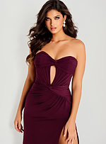 Sophisticated strapless dress with ruched detail and front twist design