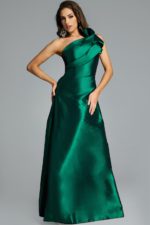 Model wearing Jovani dress 43048.