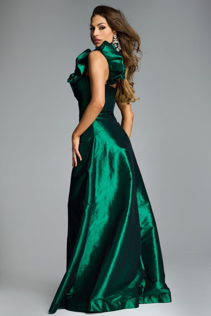 Model wearing Jovani dress 43048.