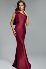 Model wearing Jovani dress 43361.