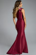 Model wearing Jovani dress 43361.