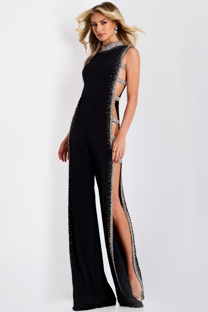 Model wearing Jovani dress 43692.