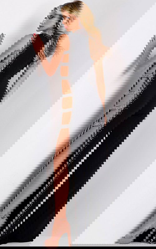 Model wearing Jovani dress 43692.