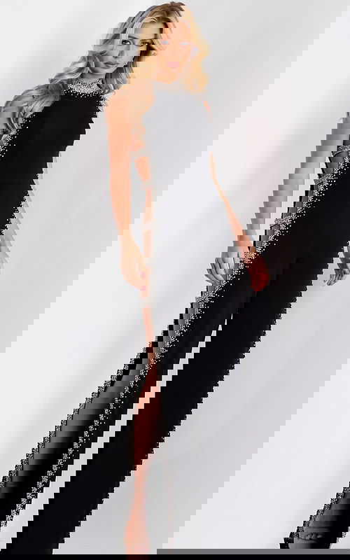 Model wearing Jovani dress 43692.