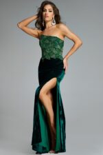 Model wearing Jovani dress 43711.