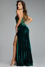 Model wearing Jovani dress 43711.