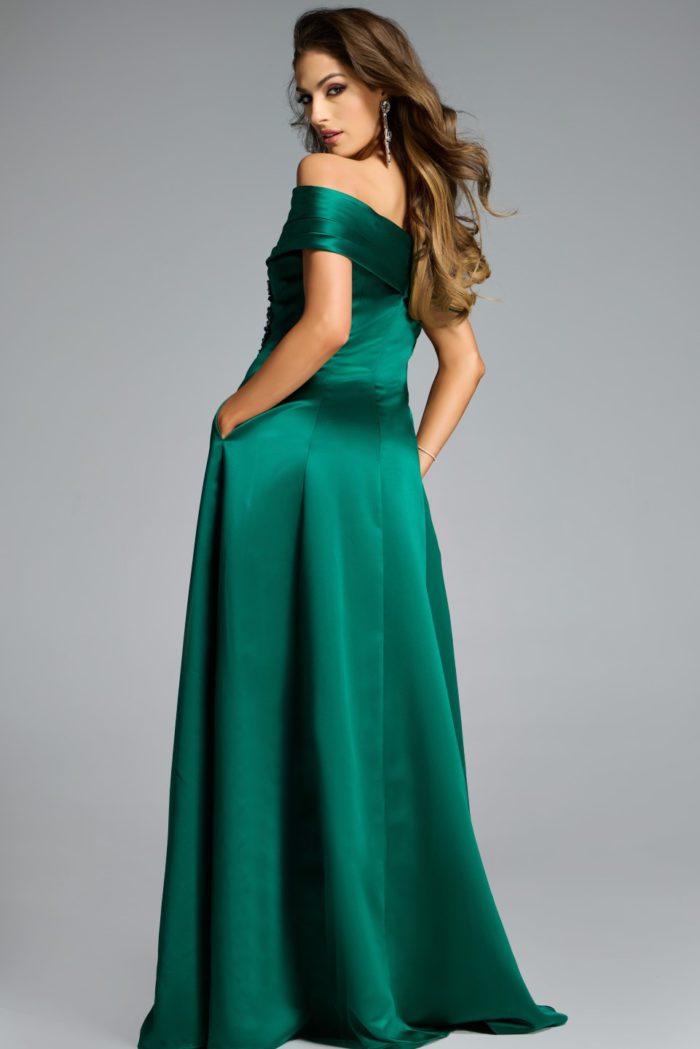 Model wearing Jovani dress 43808.