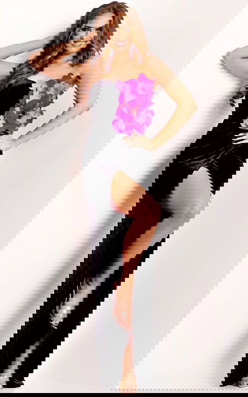 Model wearing Jovani dress 43886.