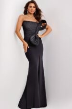 Model wearing Jovani dress 43971.