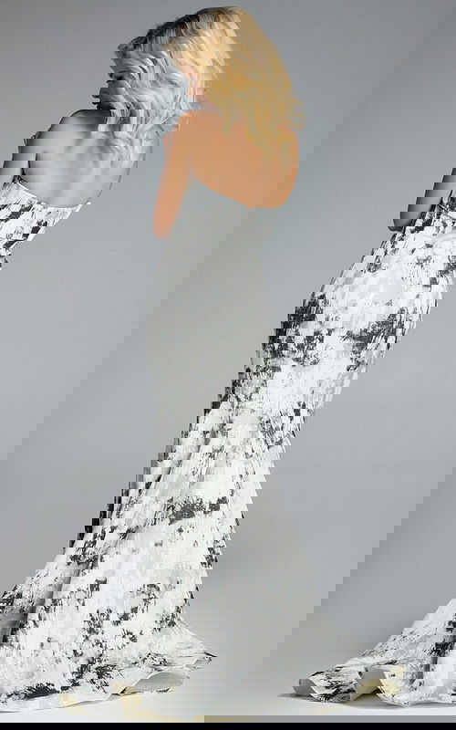 Model wearing Jovani dress 43977.