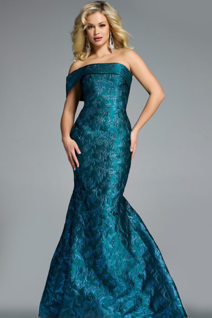 Model wearing Jovani dress 43978.