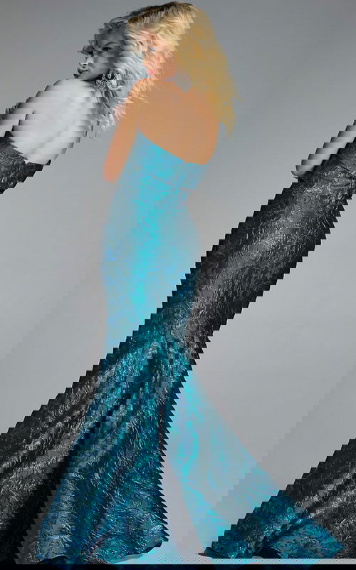 Model wearing Jovani dress 43978.