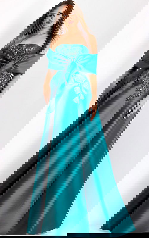 Model wearing Jovani dress 44352.