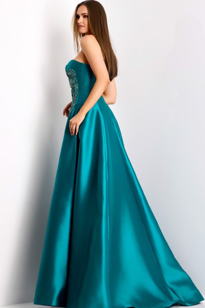 Model wearing Jovani dress 44352.