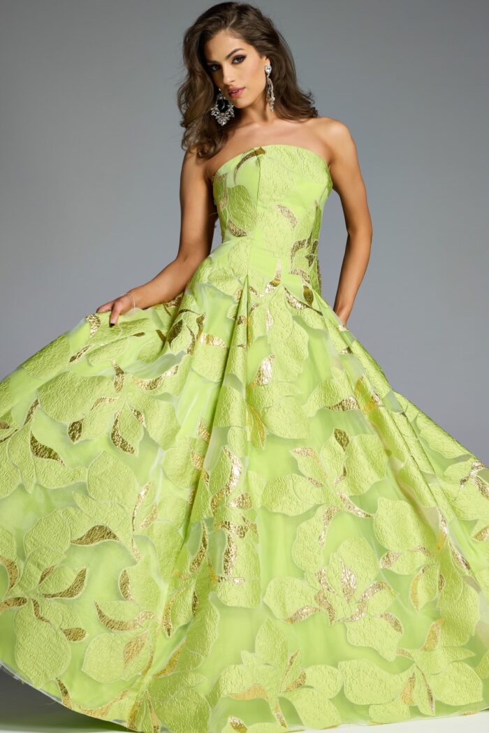 Model wearing Jovani dress 44369.