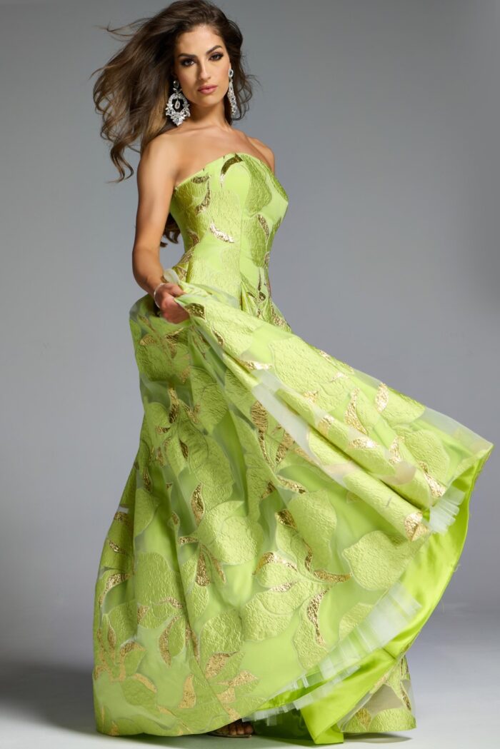 Model wearing Jovani dress 44369.