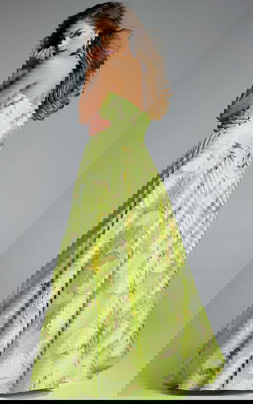 Model wearing Jovani dress 44369.