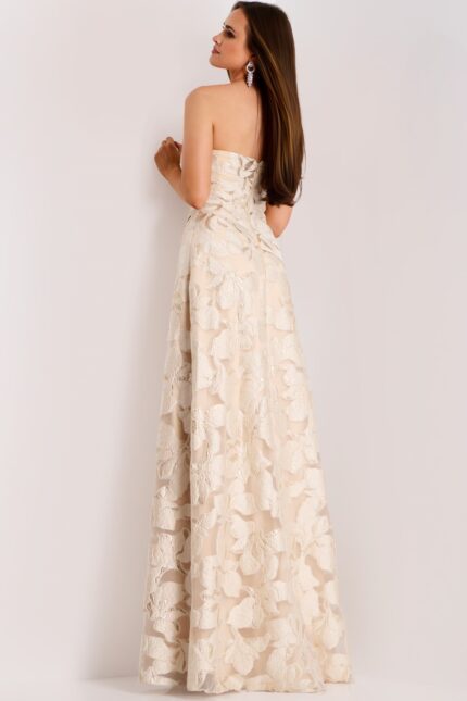 Model wearing Jovani dress 44370.