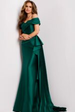 Model wearing Jovani dress 44524.