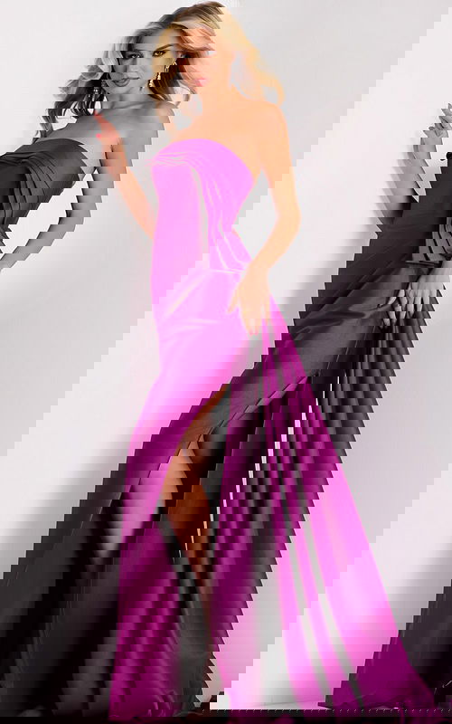 Model wearing Jovani dress 44526.