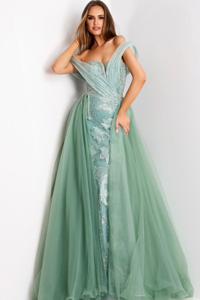 Model wearing Jovani dress 44591.