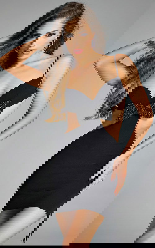 Model wearing Jovani dress 44736.