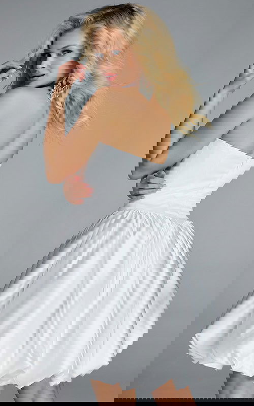 Model wearing Jovani dress 45497.