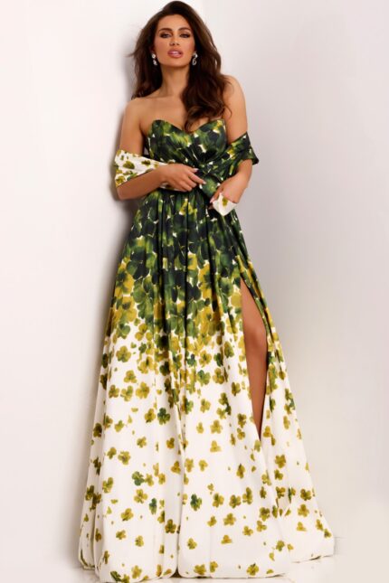 Model wearing Jovani dress 46723.