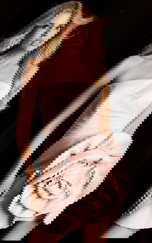 Fitted satin dress with sweetheart neckline and dramatic floral design