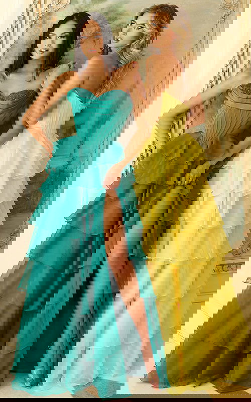 Elegant layered chiffon dress with sweetheart neckline