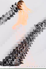 Form-fitting strapless gown with shimmering details