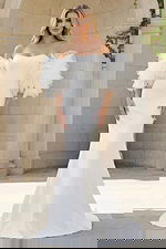 Elegant fitted wedding dress with voluminous tulle off-shoulder sleeves